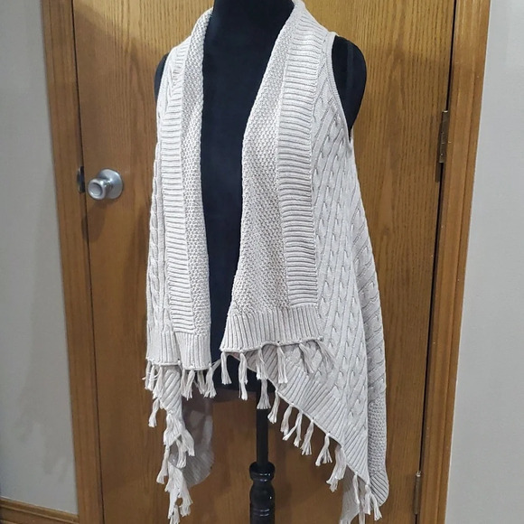 Matilda Jane tan fringed sleeveless long open front cable knit cardigan - Picture 2 of 8